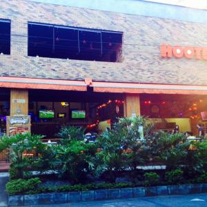 Hooters