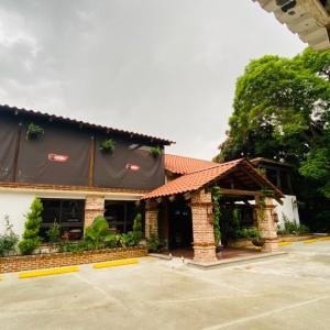 El Adobe (Zona 10)