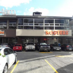 Hooters