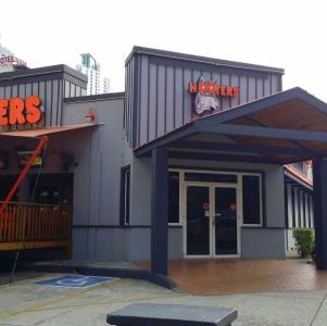 Hooters (Bella Vista)
