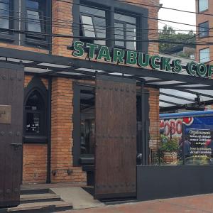 Starbucks (Zona G)