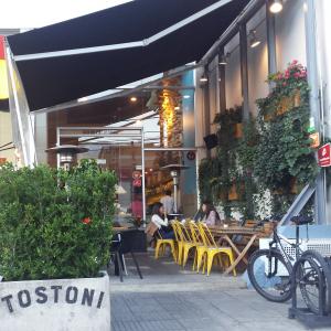 Tostoni Café