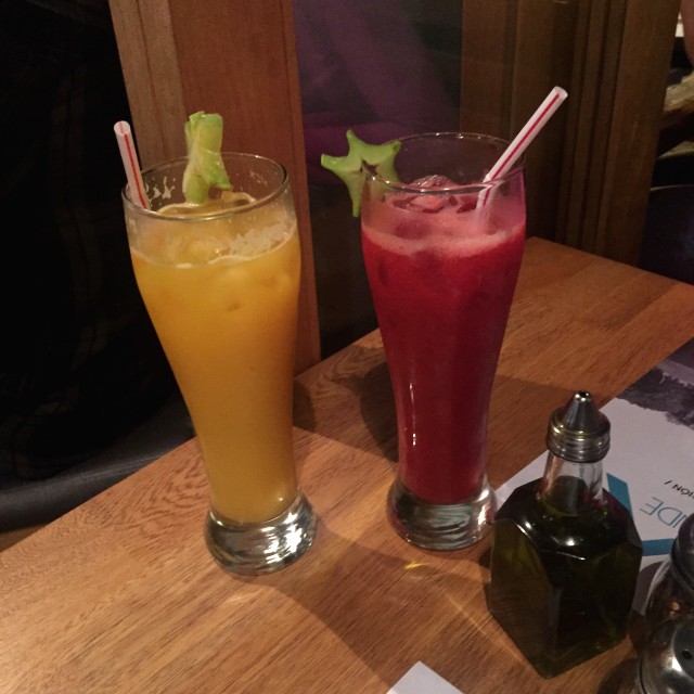 Jugo frutos amarillos y frutos rojos
