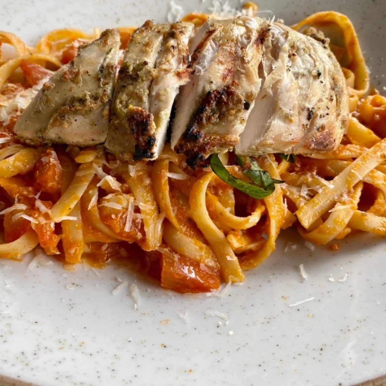 Fetuccini pomodoro con pollo