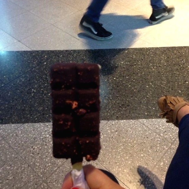 Pistacho con cobertura oscura