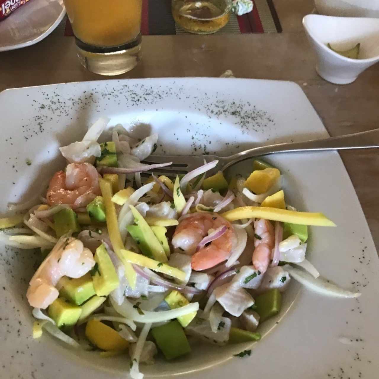 ceviche de camarones y mango