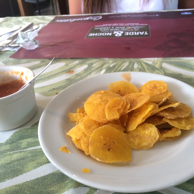 Entrada de patacones con hogado