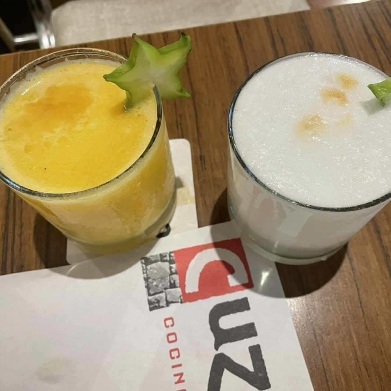 Pisco sour de maracuyá y tradicional 