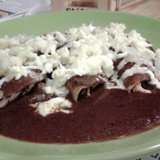 Enchiladas de mole almendrado. Pocos dias