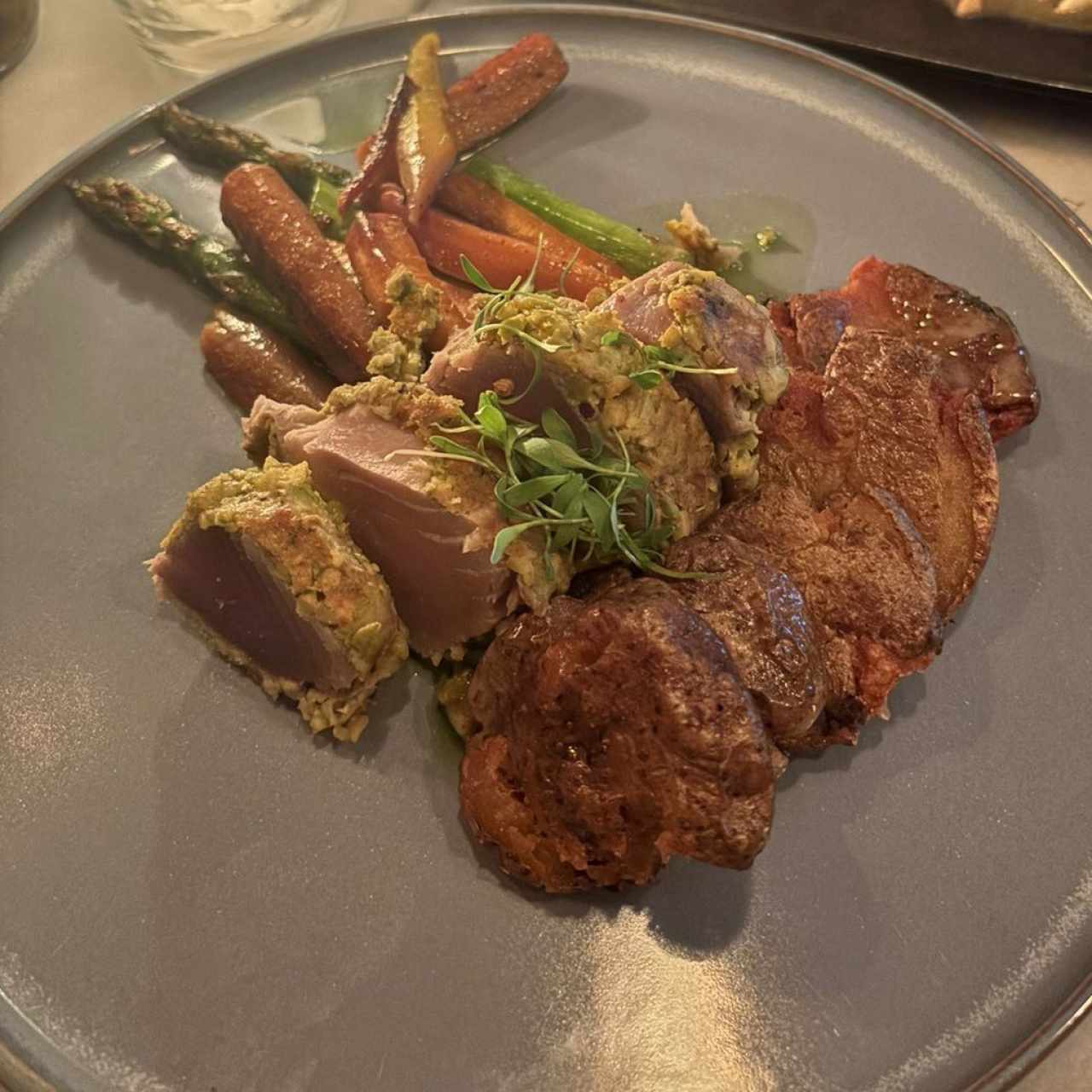 Tuna with pistacchio crumbs