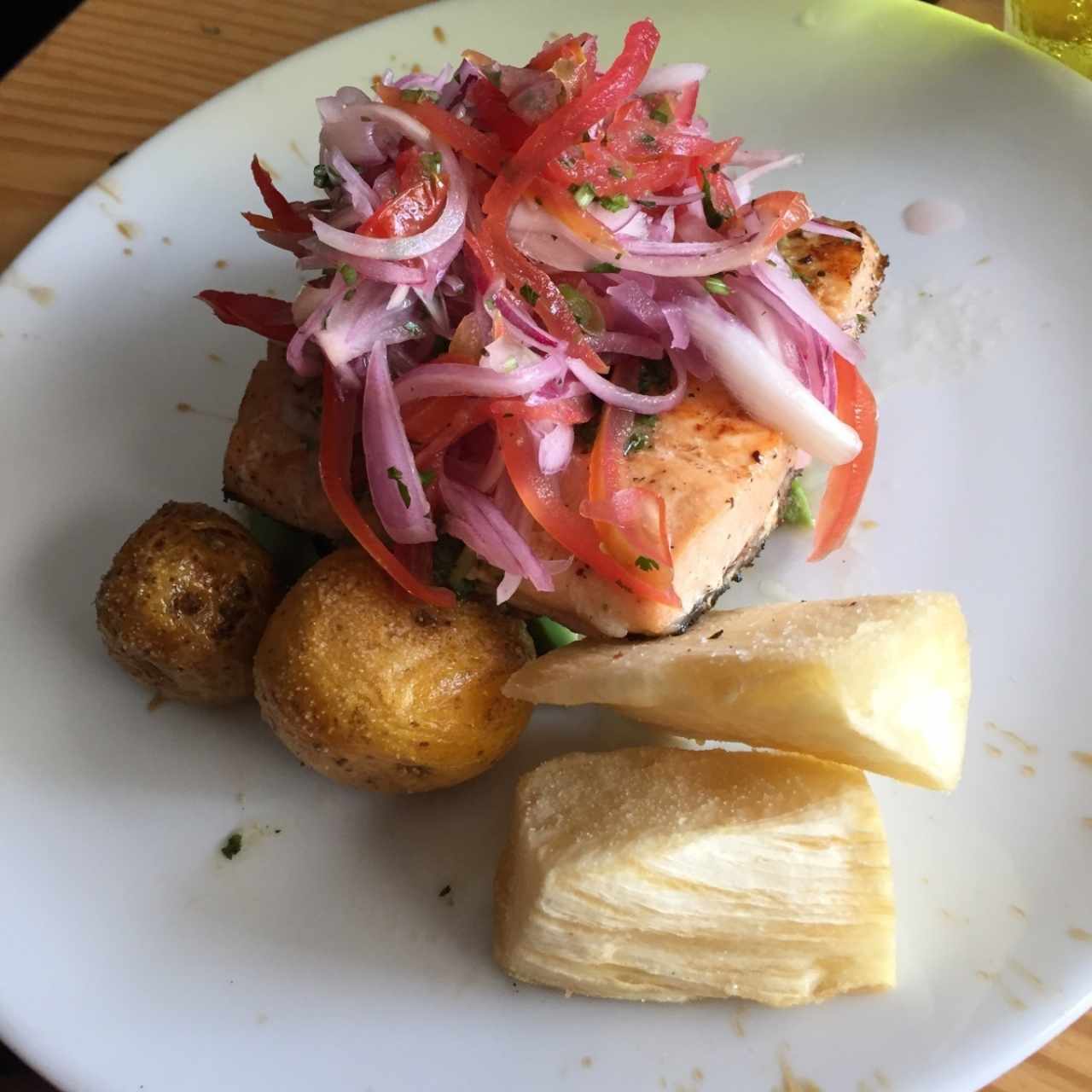 Salmón acevichado