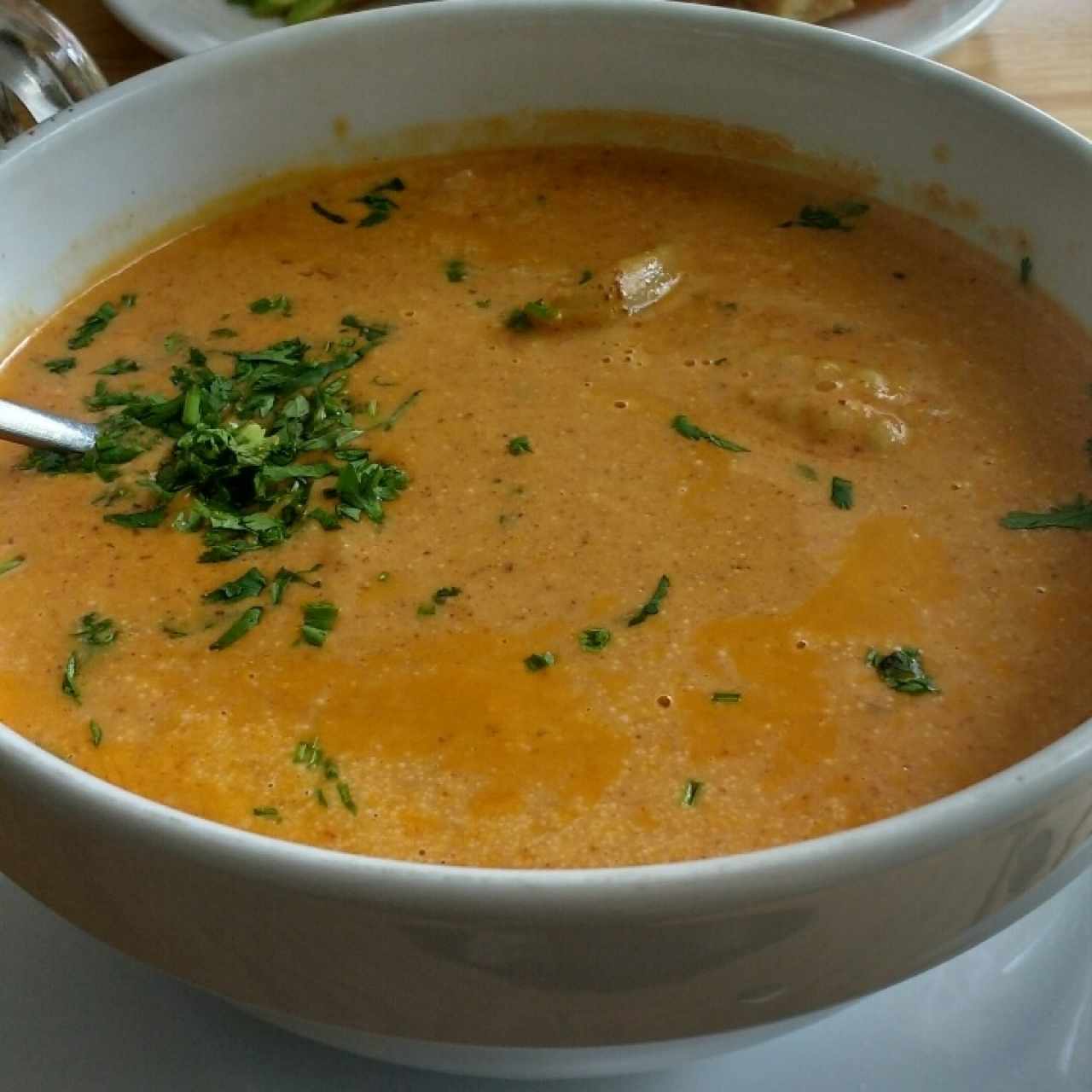 crema de tomate y mariscos
