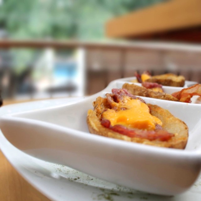 Canastas de papa con queso cheddar y tocineta