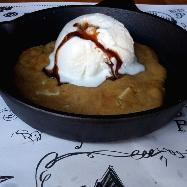 Galleta macadamia con helado