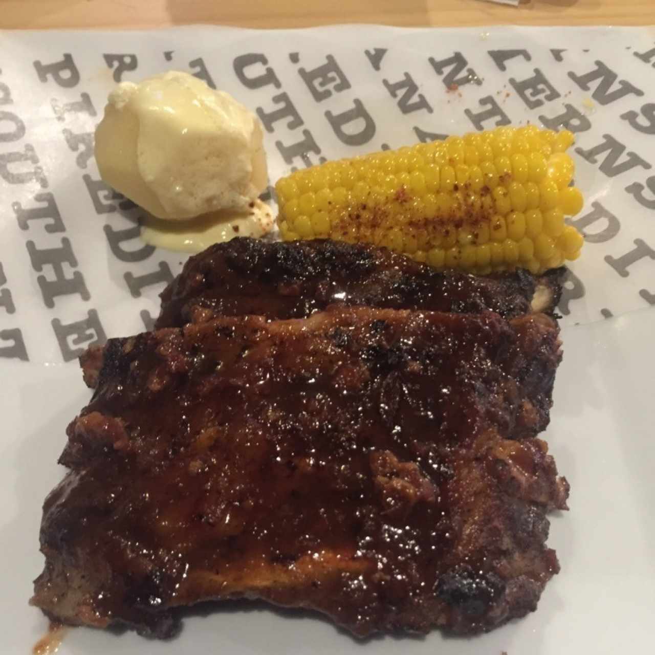 Costillas en reducción de cerveza artesanal negra