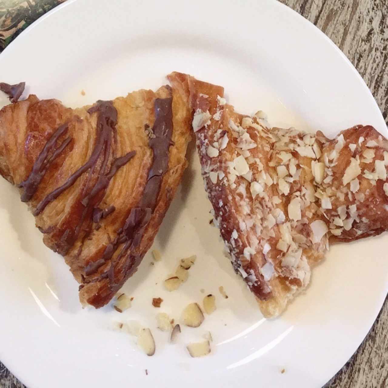 Croissant chocolate y almendras! 