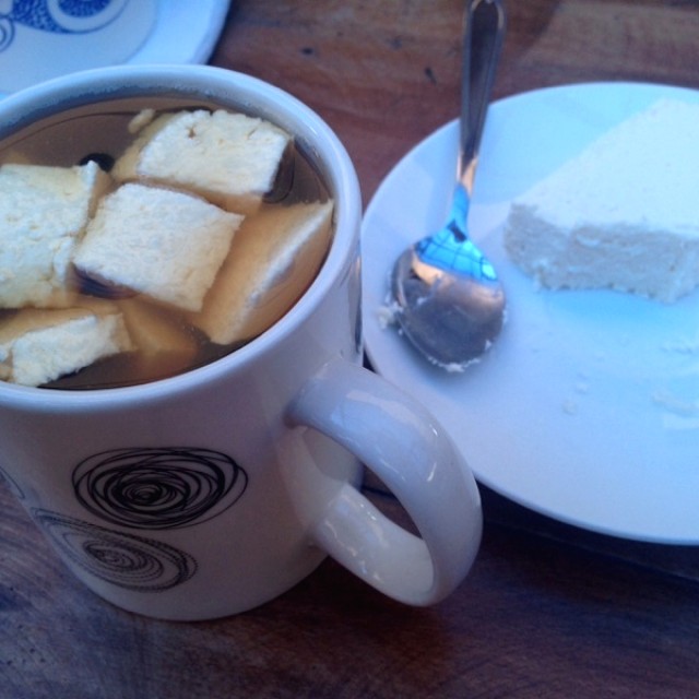 Aguadepanela con quesito