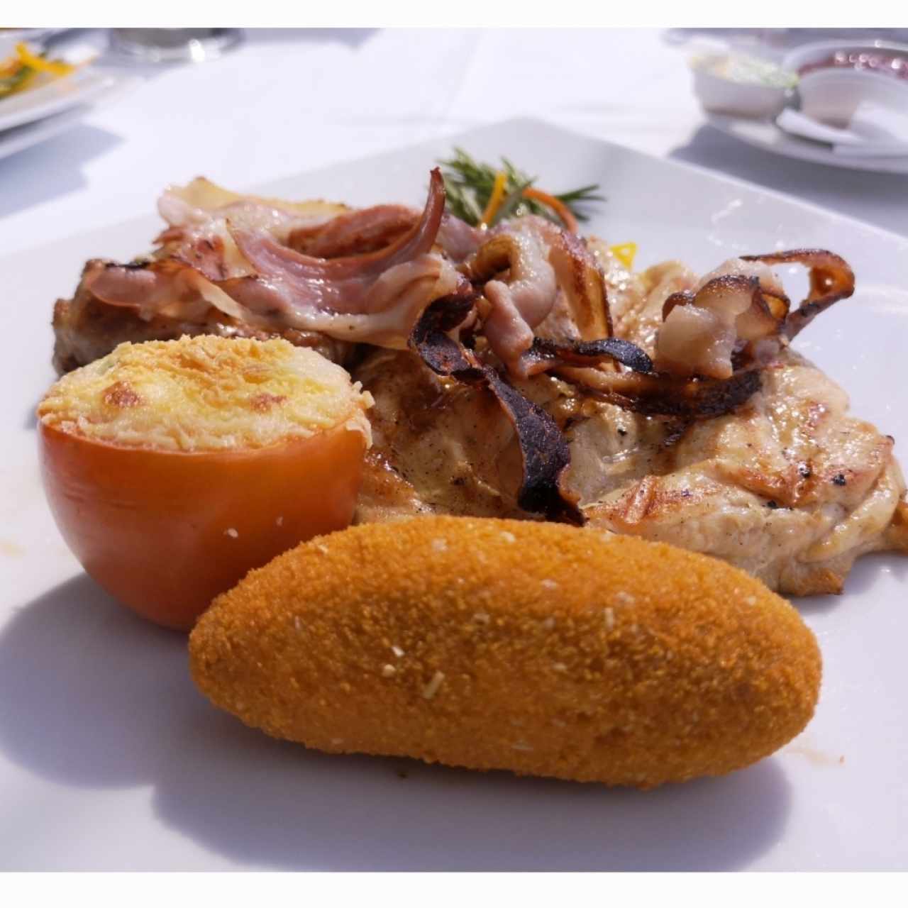 pechuga de pollo envuelta en tocino 
