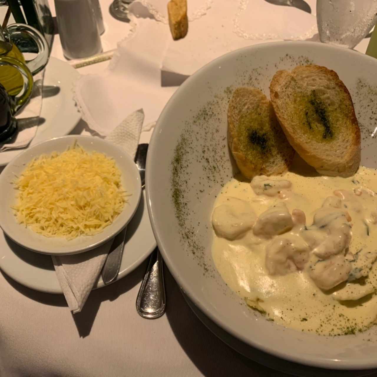 Ravioli con queso y camarones 
