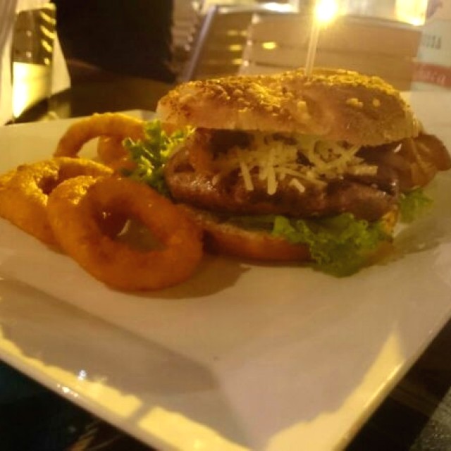 Hamburguesa monumental