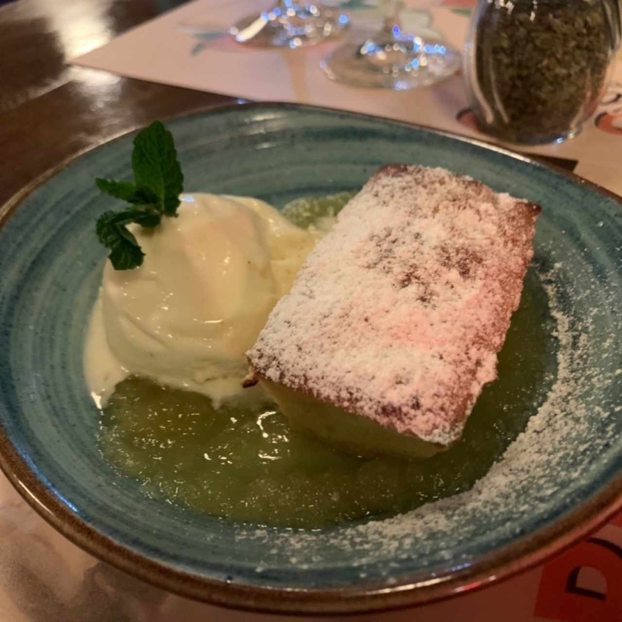 Pastel de manzana con helado