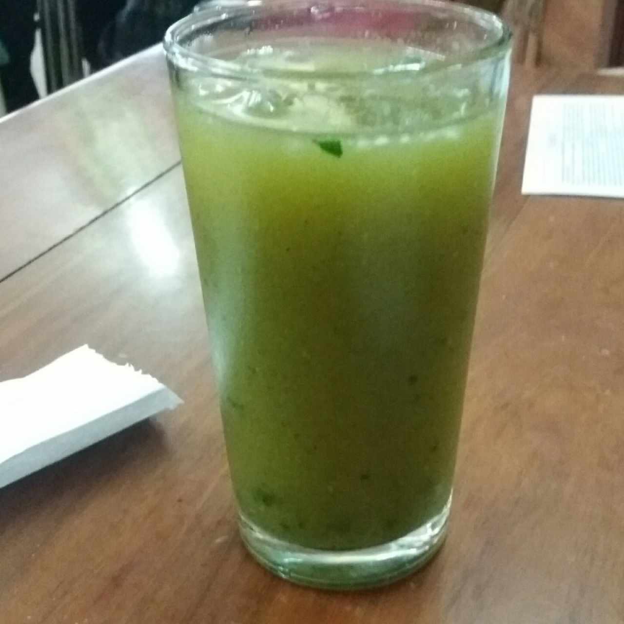 Limonada de Pepino y Yerbabuena