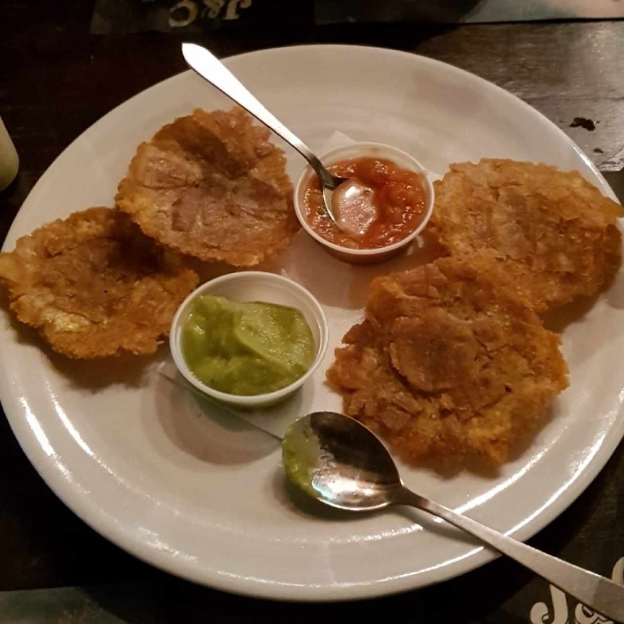 Tostones con Recao y Guacamole