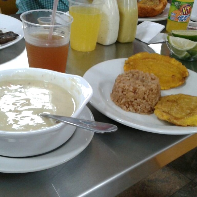 Cazuela de mariscos (media)