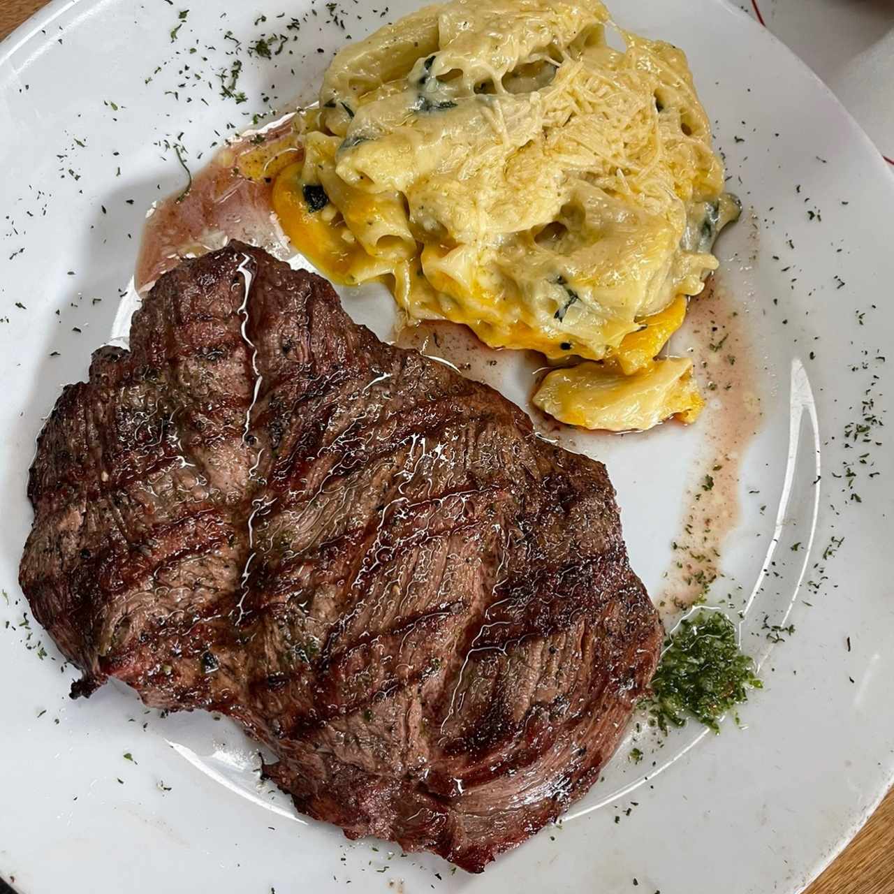 baby beef con pastel de macarrones