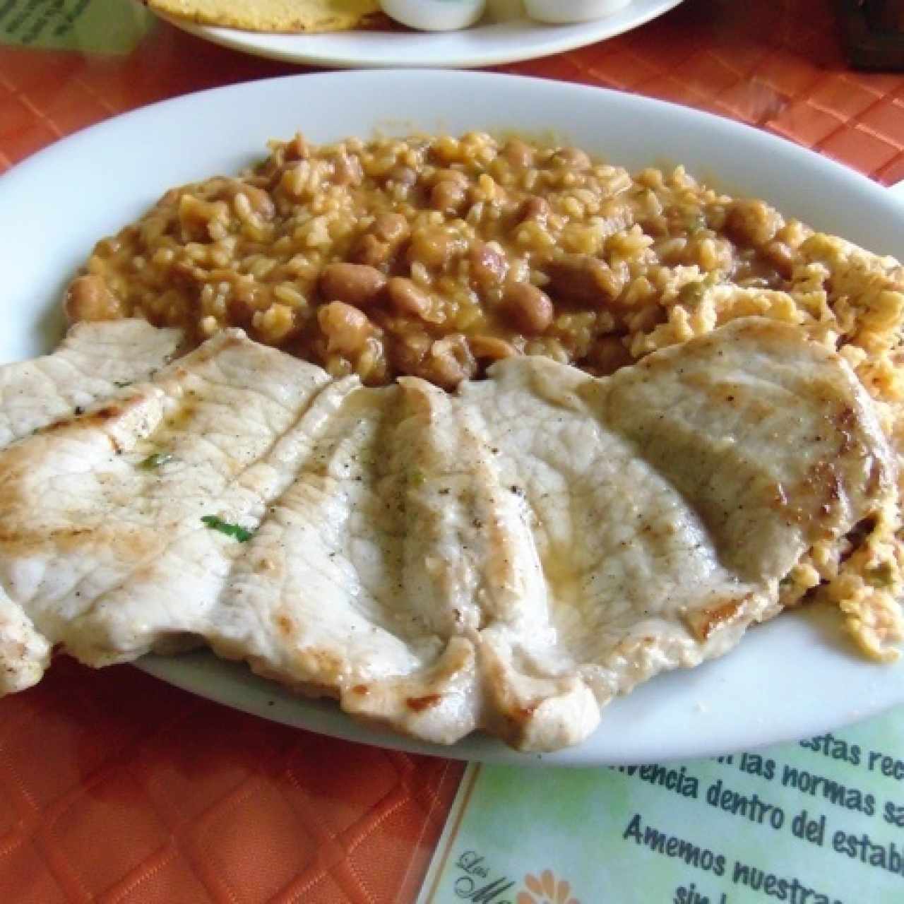 Calentao con puerquito y huevo