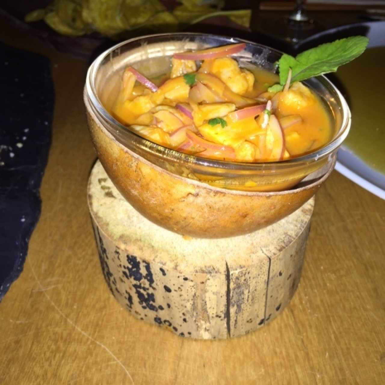 cebiche de pirarucu en salsa agridulce de chontaduro