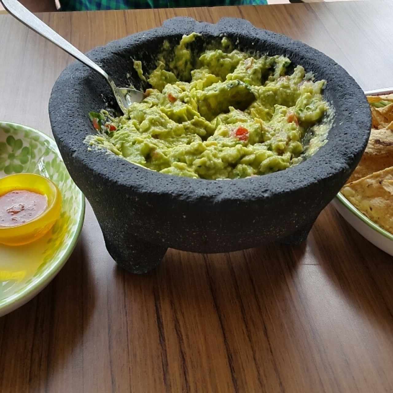 Guacalome en la mesa