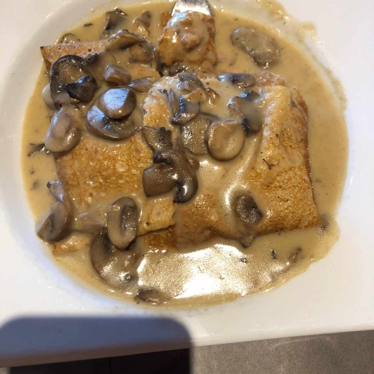 Crepe de ternera con champiñones