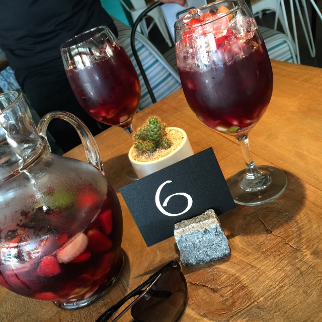 Sangria de vino tinto y ron zacapa