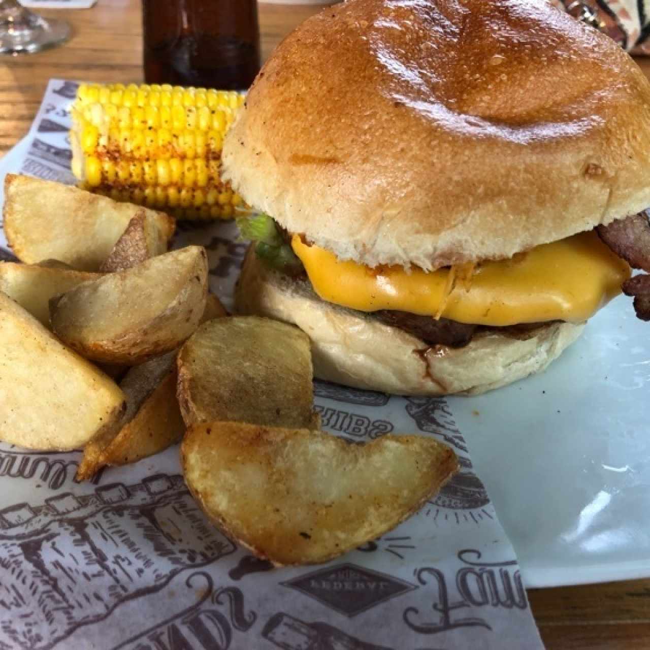 hamburguesa con costilla y tocineta