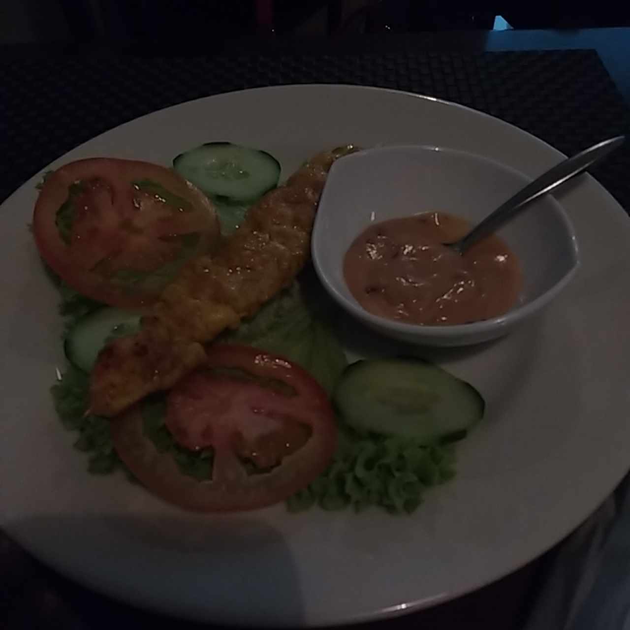 entrada de pollo y salsa de maní