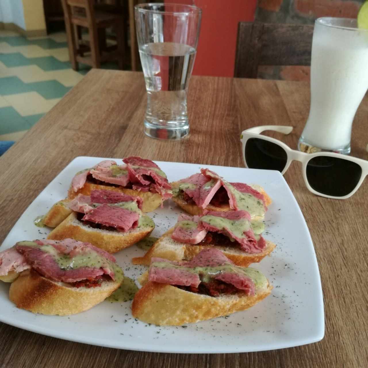 Bruschettas de carnes ahumadas