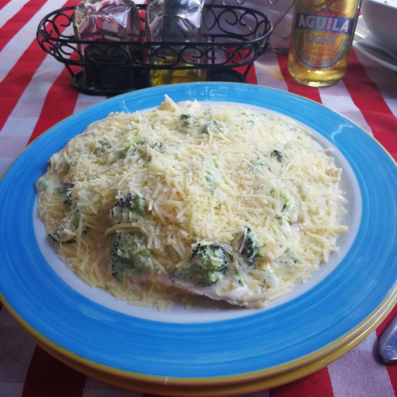 ravioli de ricotta en salsa de brócoli