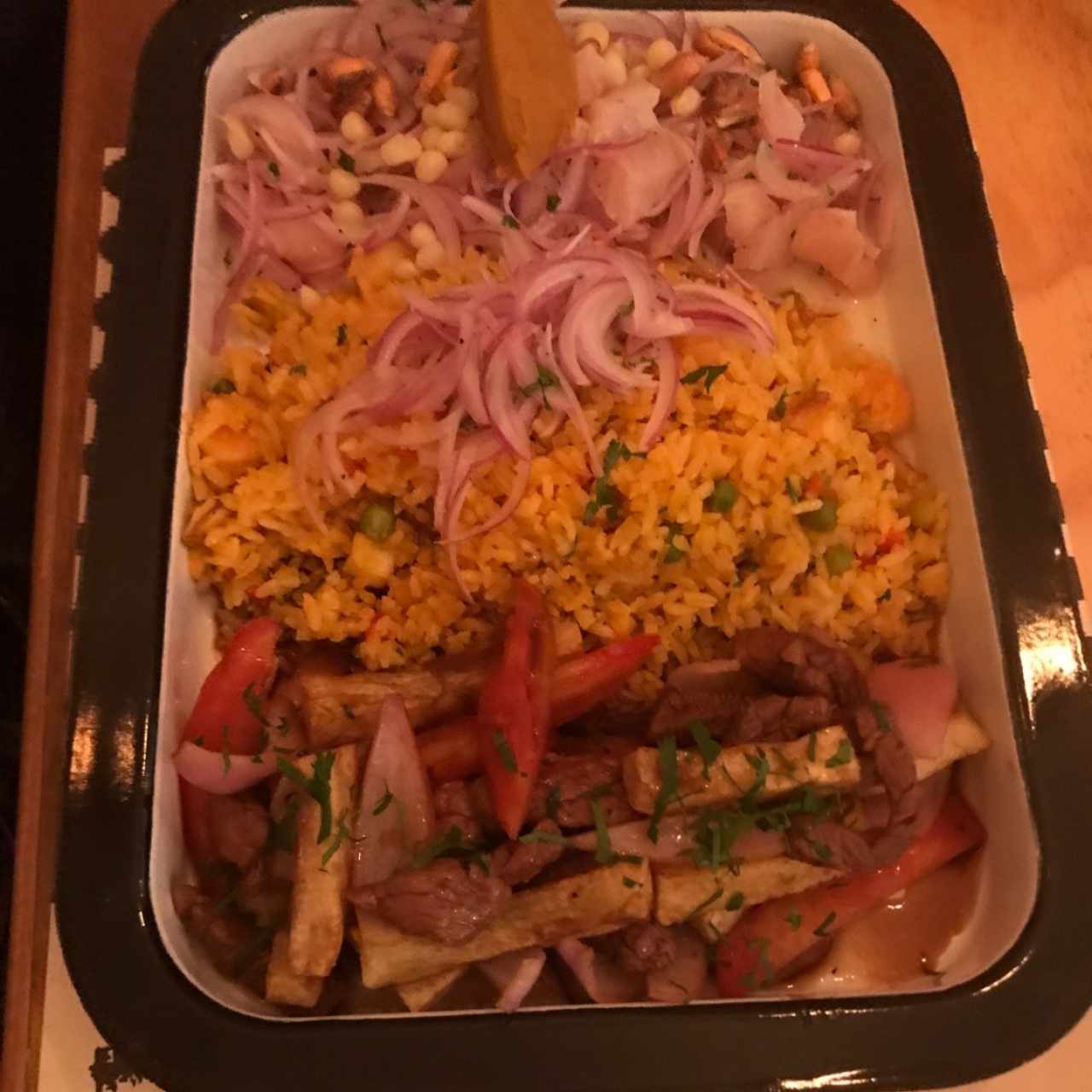 arroz con mariscos, ceviche y carne salteada