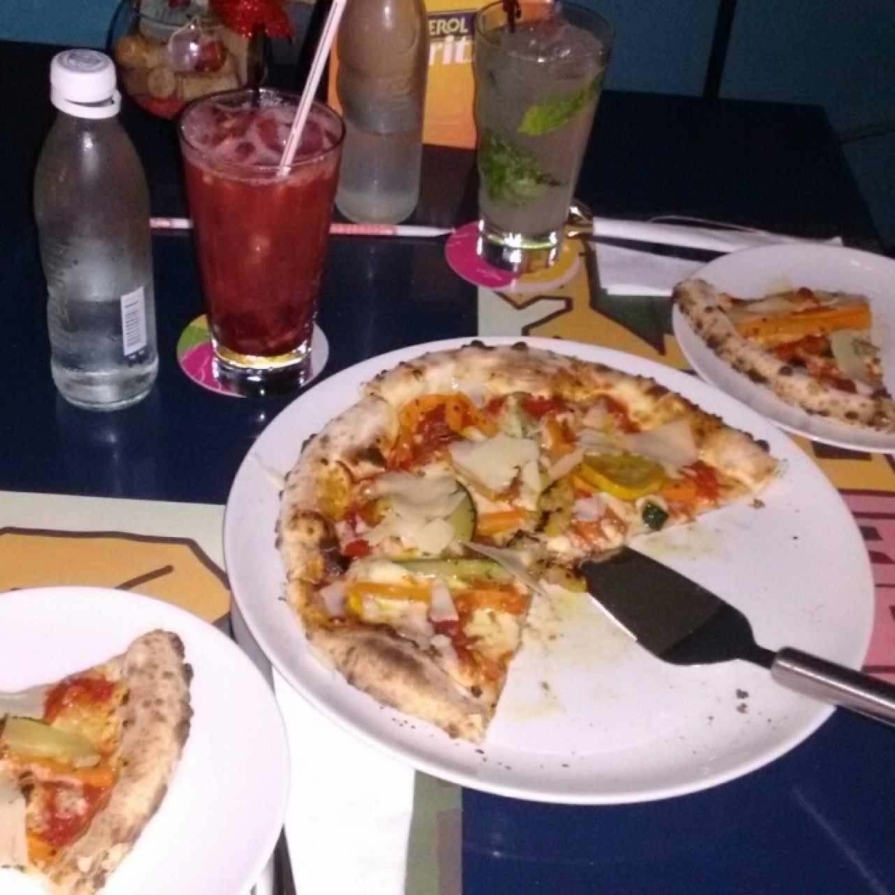 Pizza de vegetales asados.