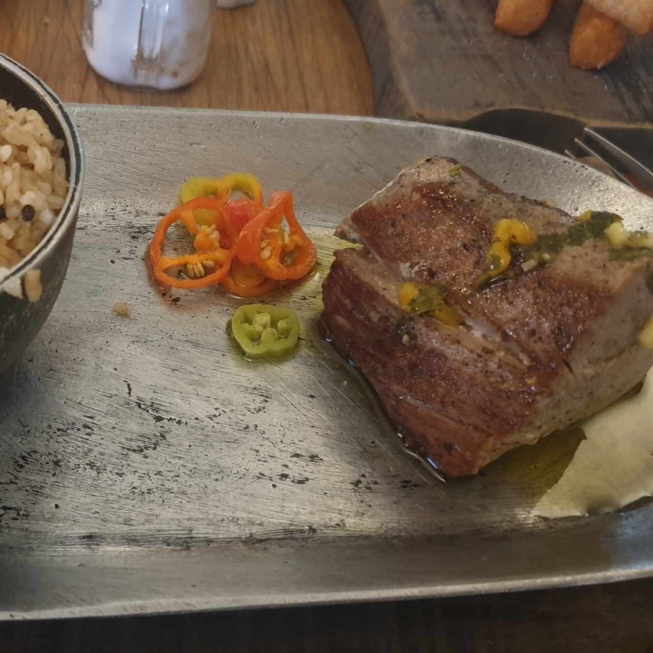 Pesca del día con chimichurri andino