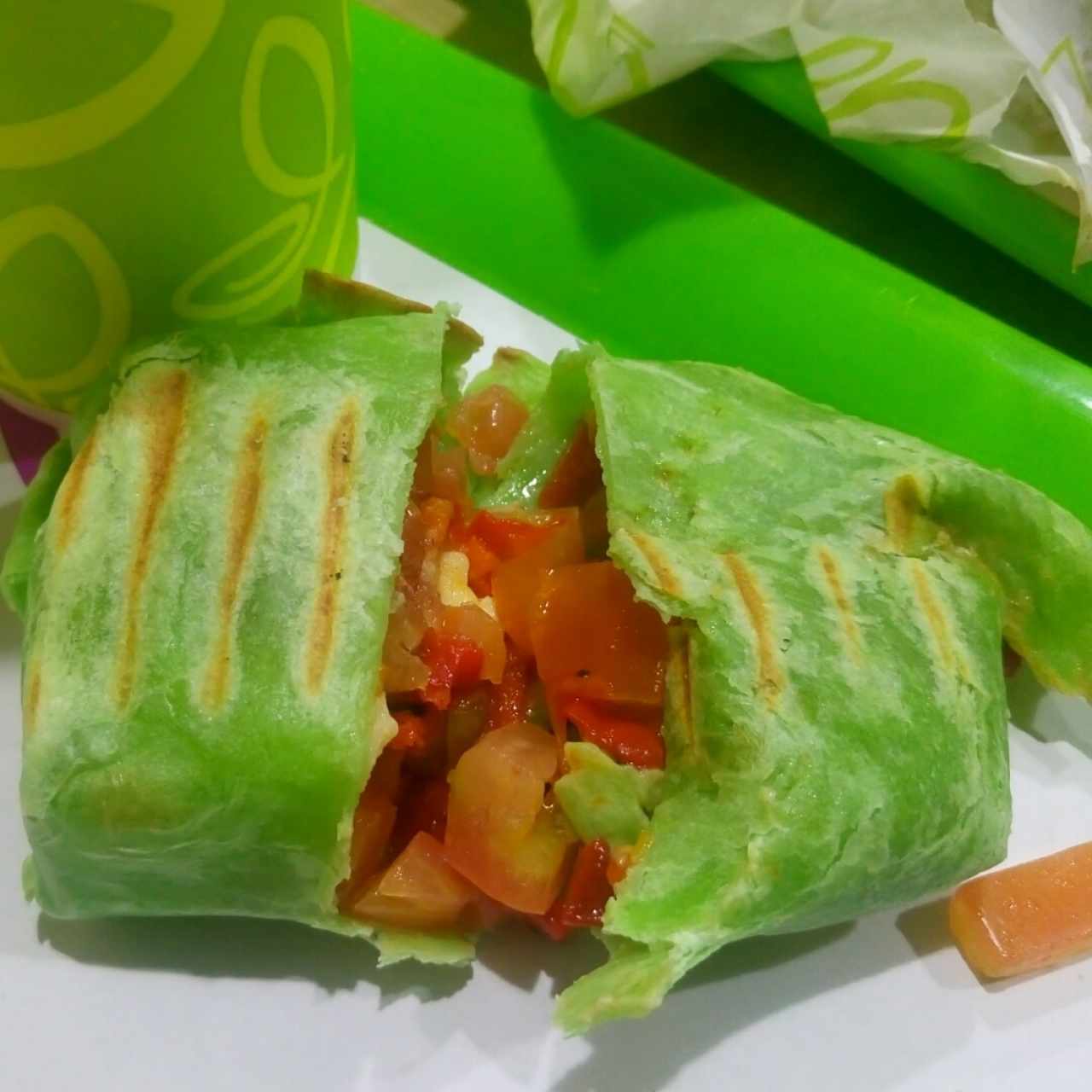 Wrap de pollo, verduras y queso 