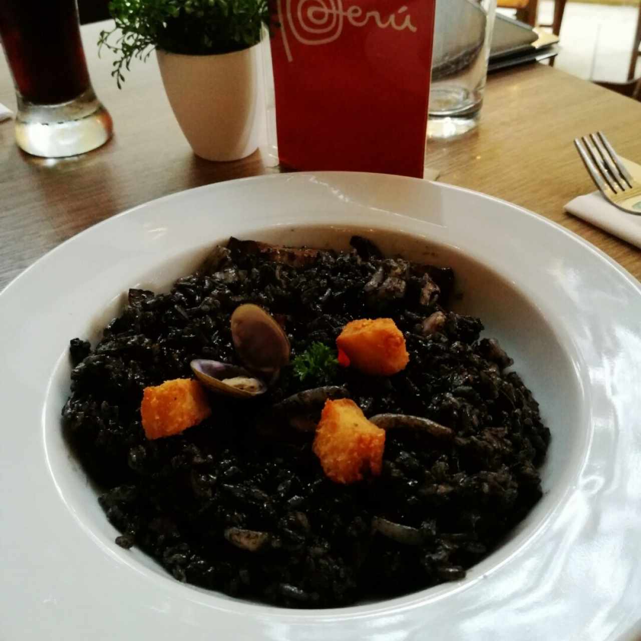 Arrisotado de mariscos en tinta de calamar