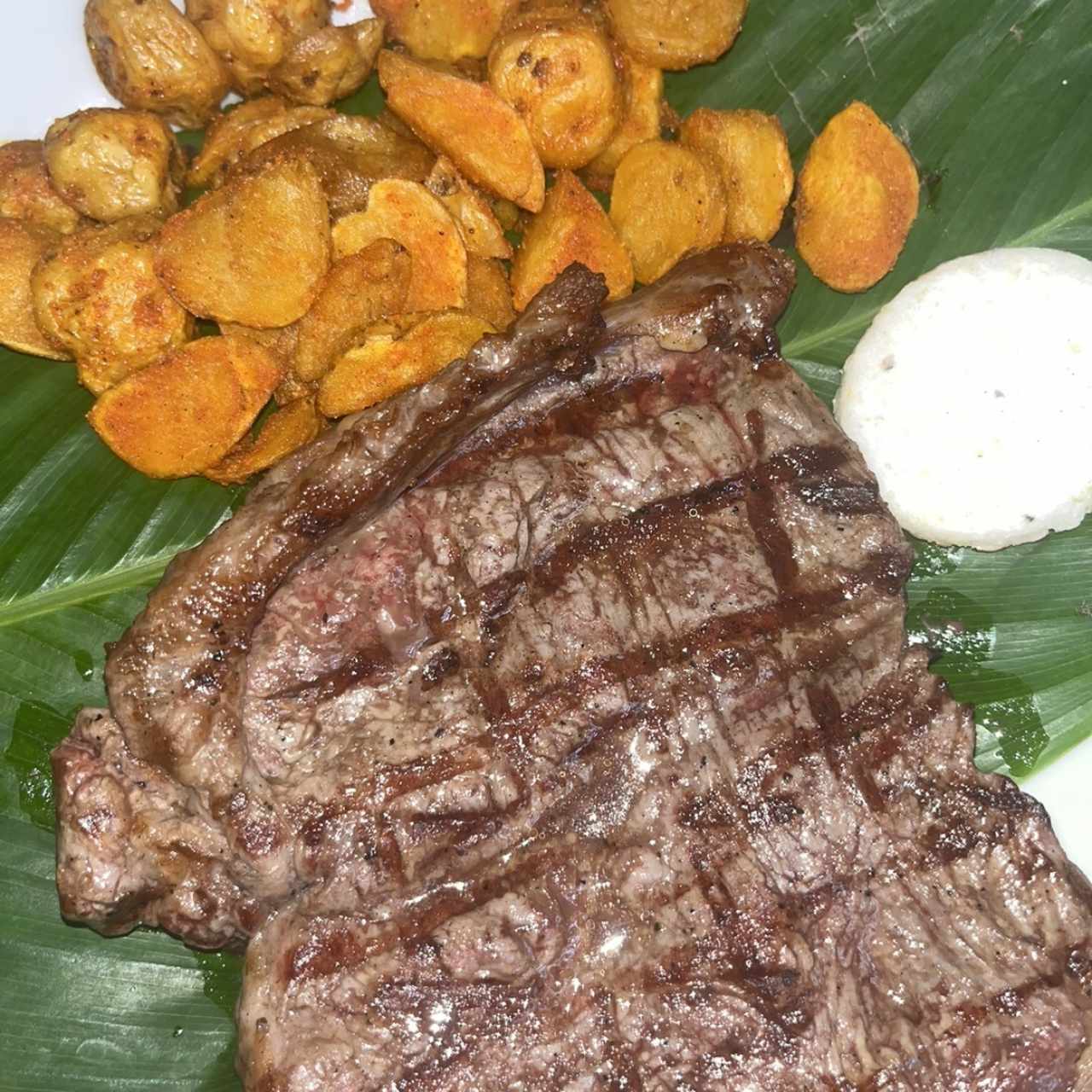 Churrasco con papas criollas