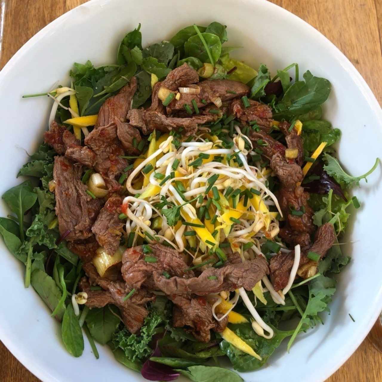 Ensalada de mango y solomito
