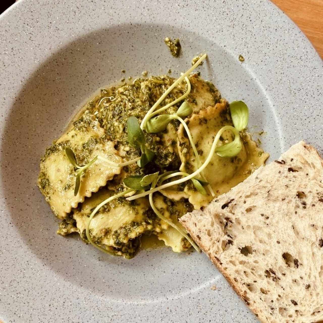 Raviolis de espinaca y ricota 