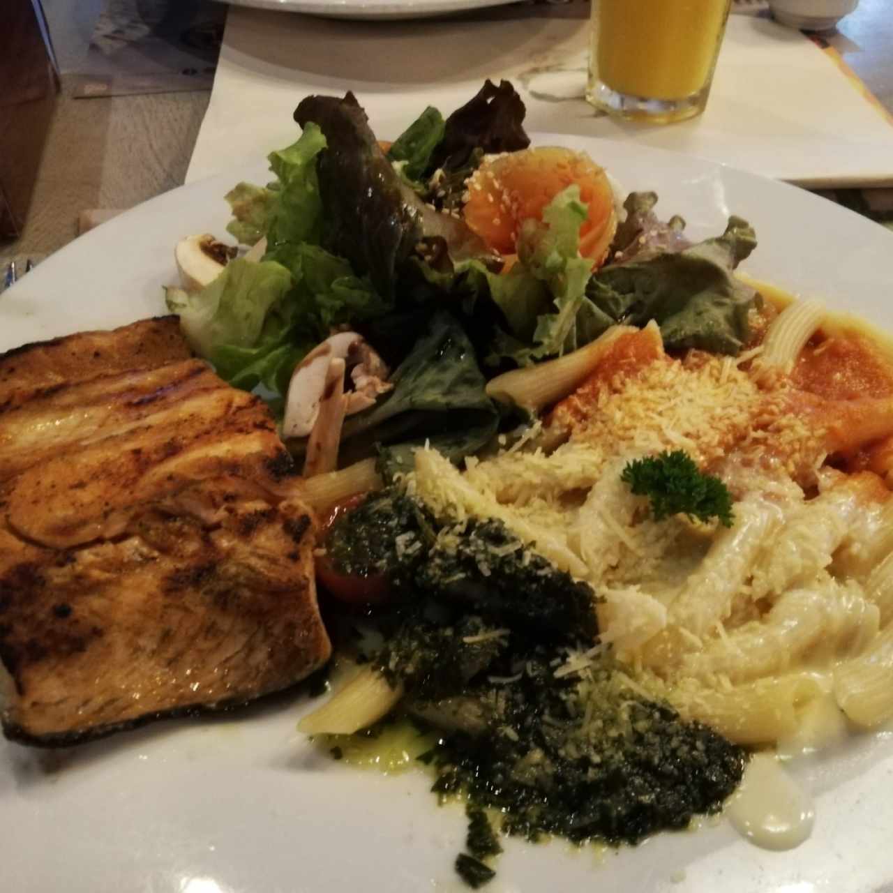 salmón tricolor