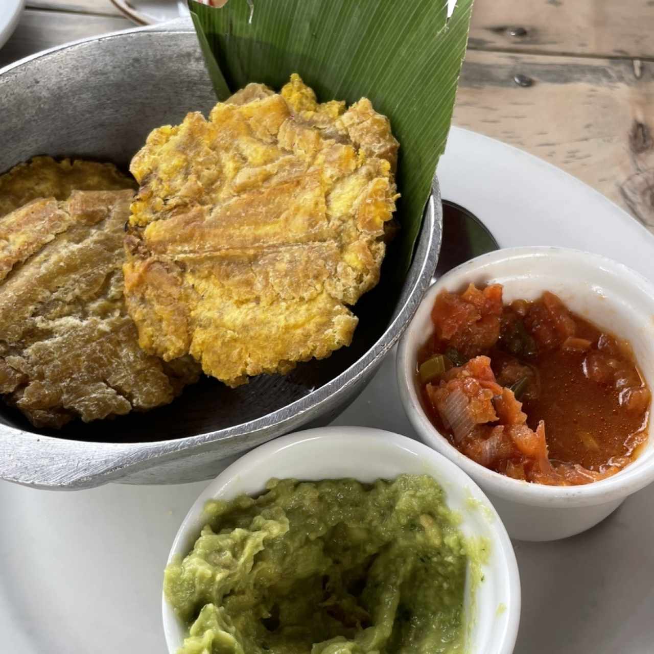 Entrada patacones con guacamole