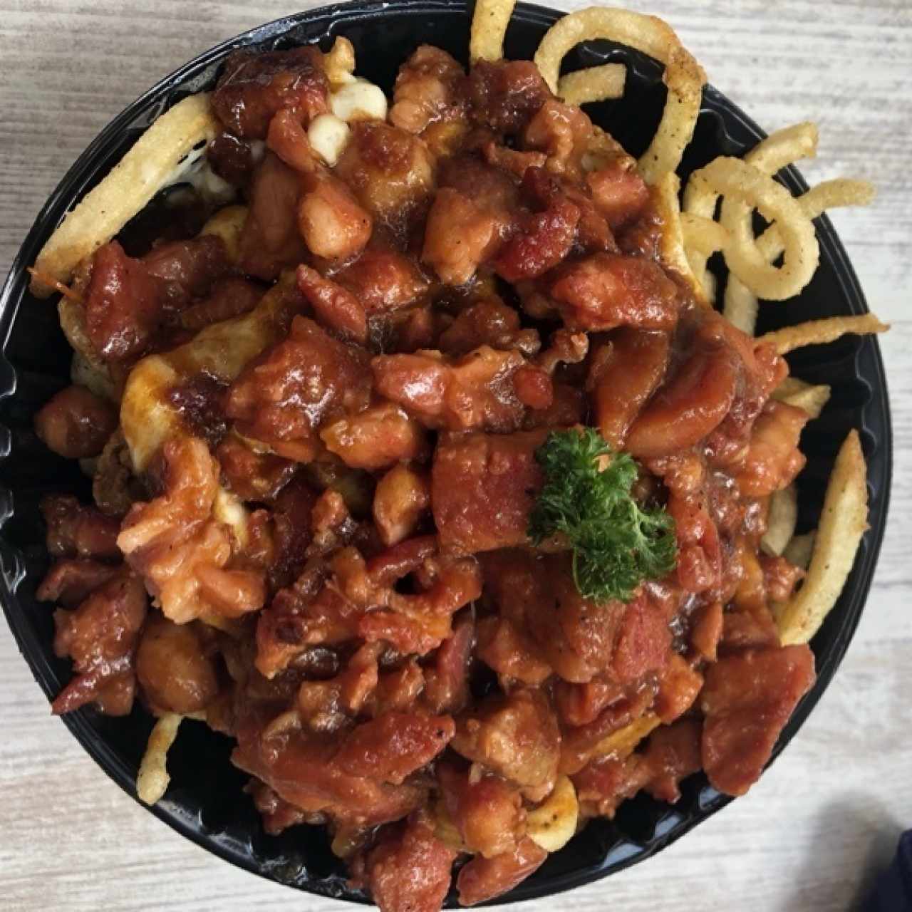 Papitas en espiral con costilla bbq
