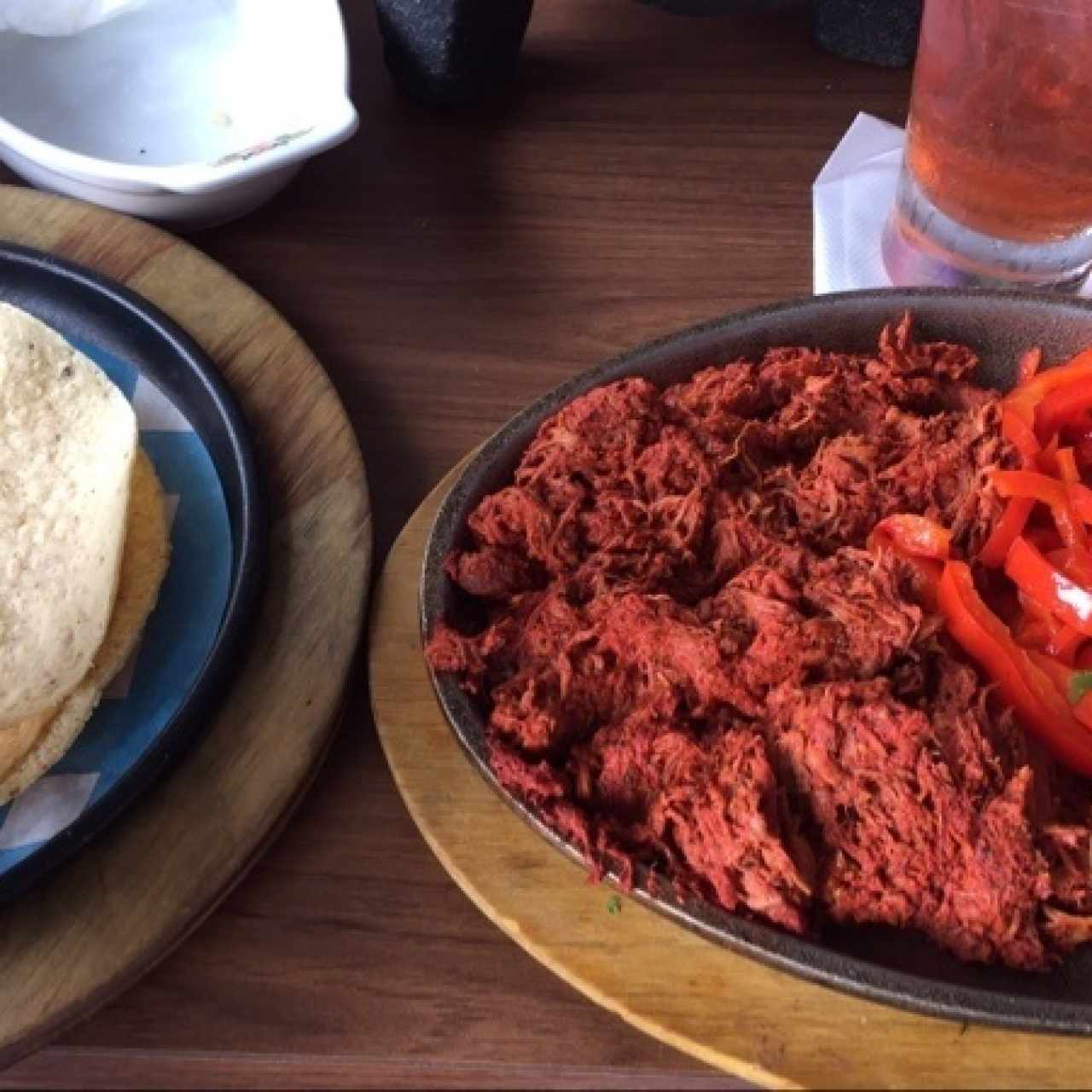 Fajitas de cochinita pibil con tortilla de maiz 